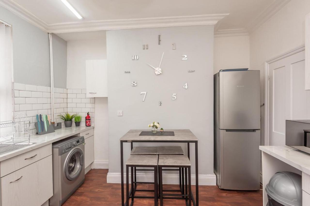 Вилла Leeds 4-Bed House - Sleeps 9 Free Parking & Wifi Экстерьер фото