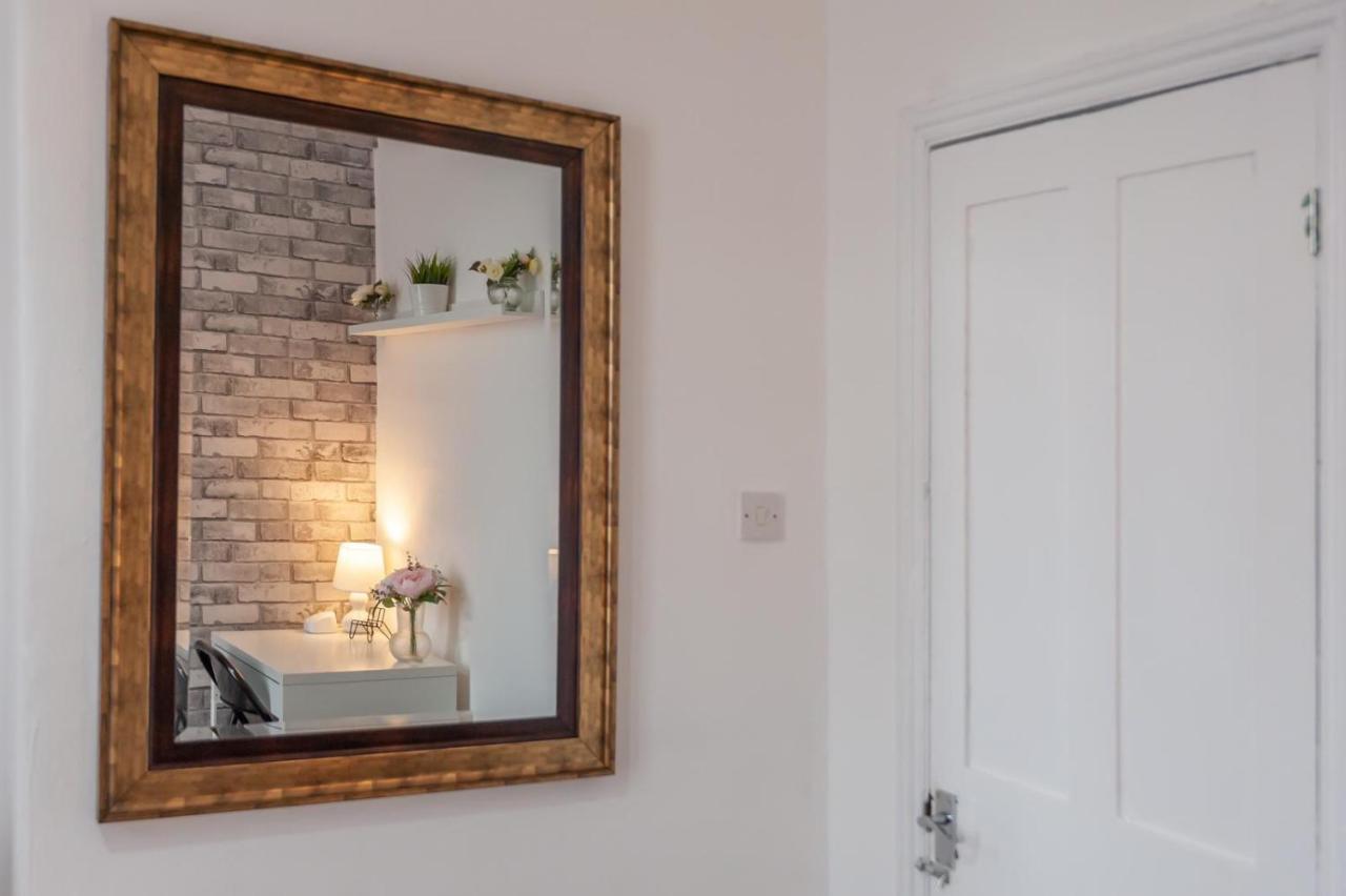 Вилла Leeds 4-Bed House - Sleeps 9 Free Parking & Wifi Экстерьер фото