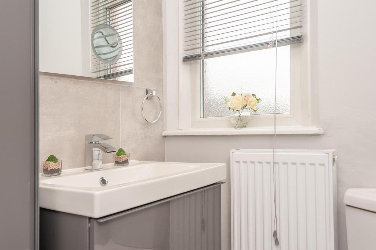 Вилла Leeds 4-Bed House - Sleeps 9 Free Parking & Wifi Экстерьер фото