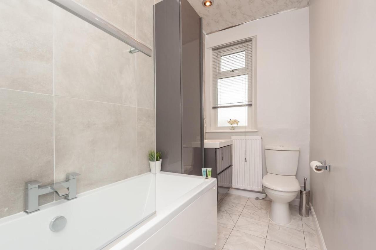 Вилла Leeds 4-Bed House - Sleeps 9 Free Parking & Wifi Экстерьер фото