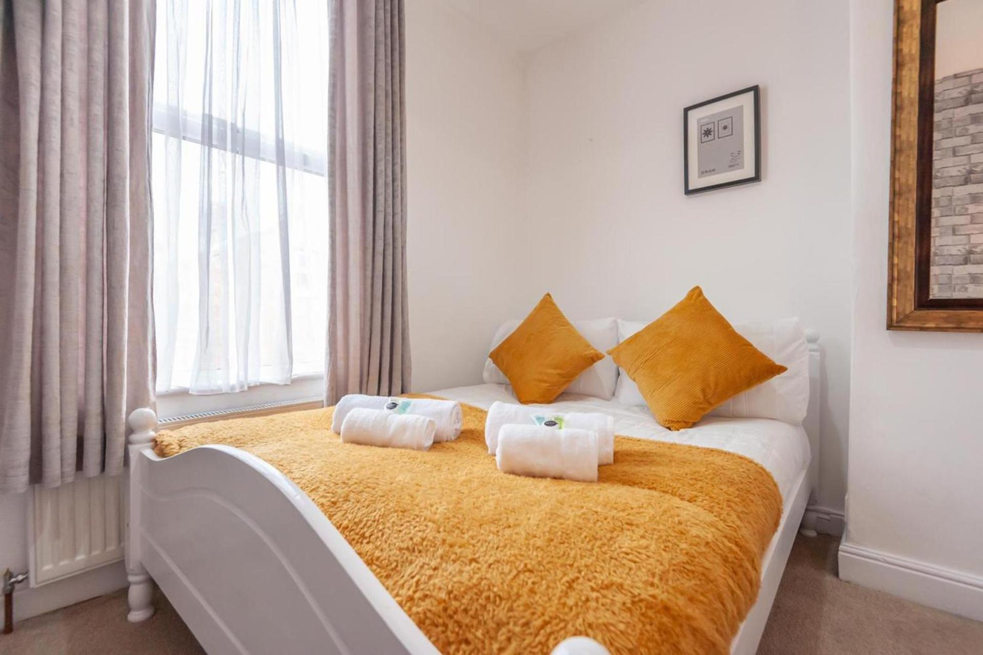 Вилла Leeds 4-Bed House - Sleeps 9 Free Parking & Wifi Экстерьер фото